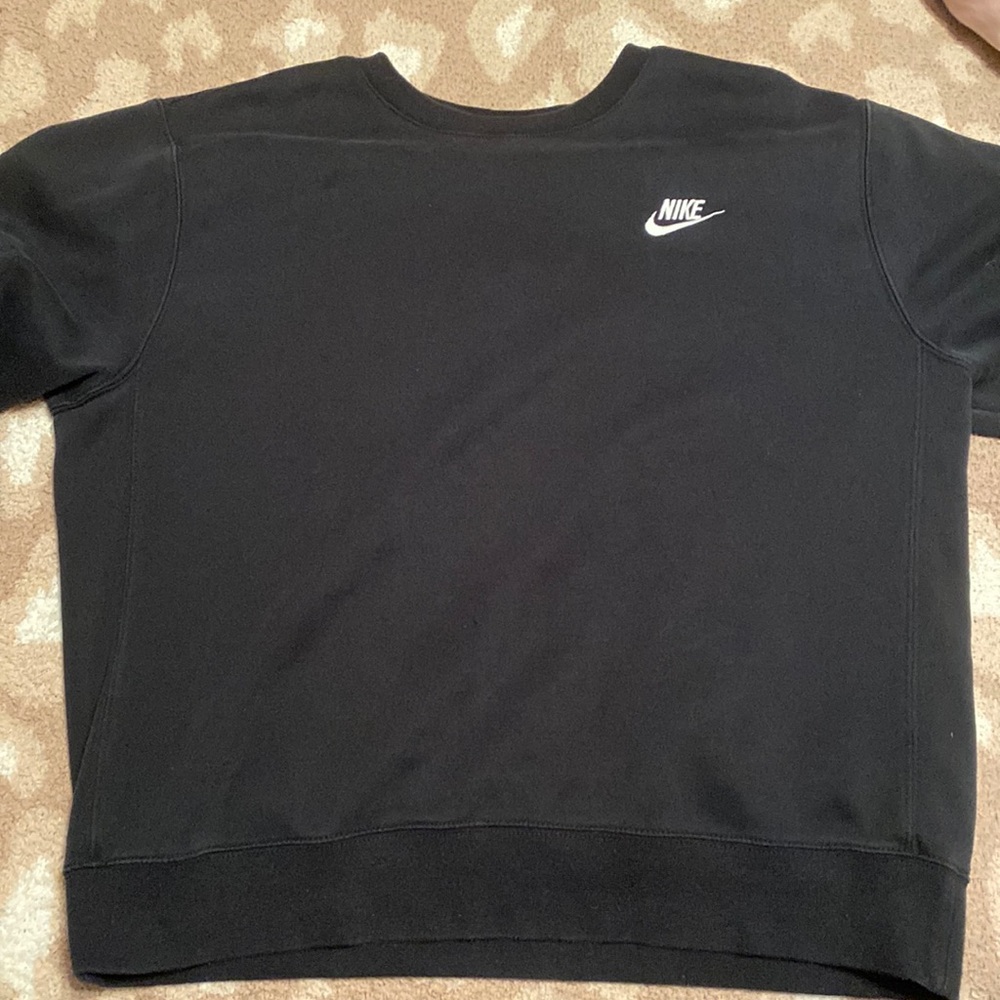 women’s black nike crewneck